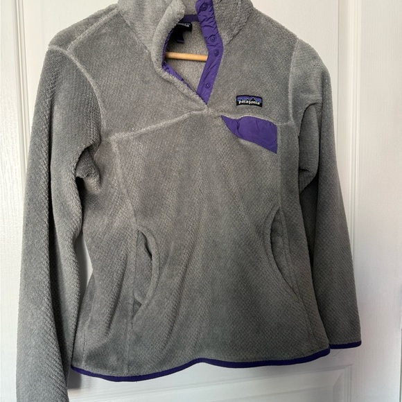 Patagonia Fleece Jacket in Gray with Purple Trim - Picture 3 of 6